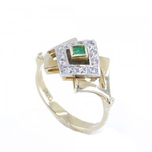 Ring in 14 K gold with emerald and zircons, 1419.
