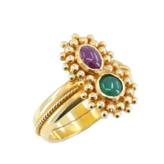 Byzantine design 18 K gold ring with emerald and ruby, 1668.